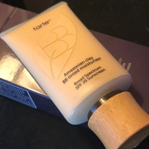 Amazonian clay B.B. tinted moisturizer in Light